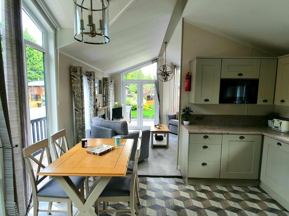 Grand Eagles Luxury Lodge, Auchterarder Perth Exteriör bild